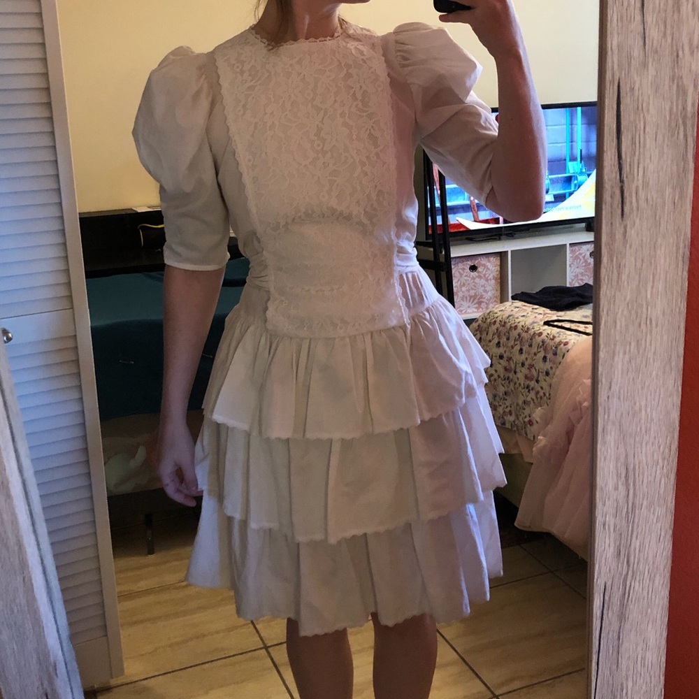 N’ things Rare vtg pinup ruffle dress with poofy shoulders and bow ribbon back